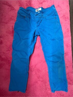 SO Women's Bright Blue Capri Jeans - Slim Fit